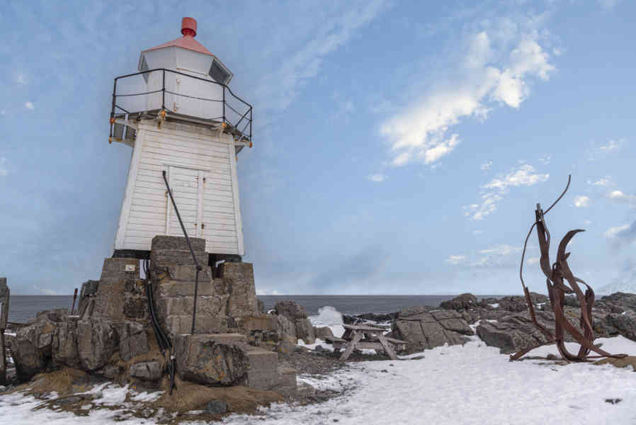 Noruega - islas Lofoten 125 - Laukvik - faro.jpg